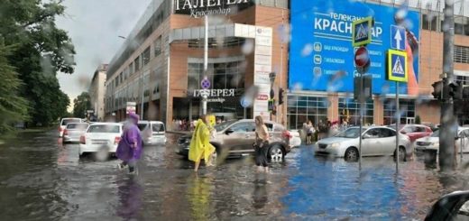 Краснодар периодически превращается в море. Город не справляется с потоками воды в дождь.